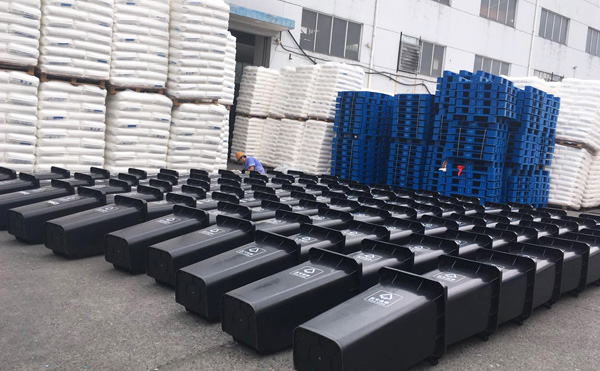 瞧,隔壁鄉鎮的環衛垃圾桶都換新了~ 瞧,隔壁鄉鎮的環衛垃圾桶都換新了~